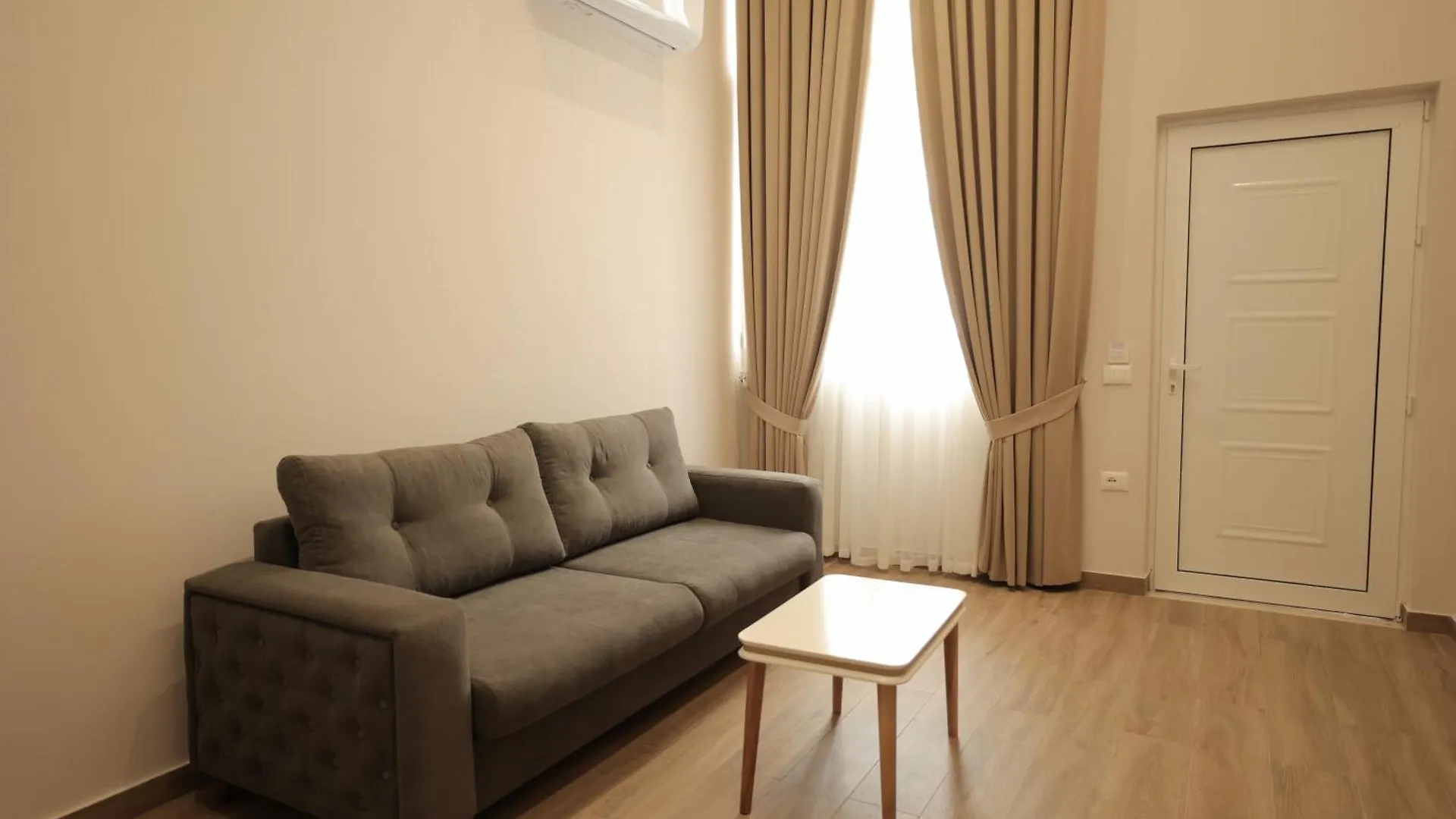 Duplex City Durrës 0*,  Albánie