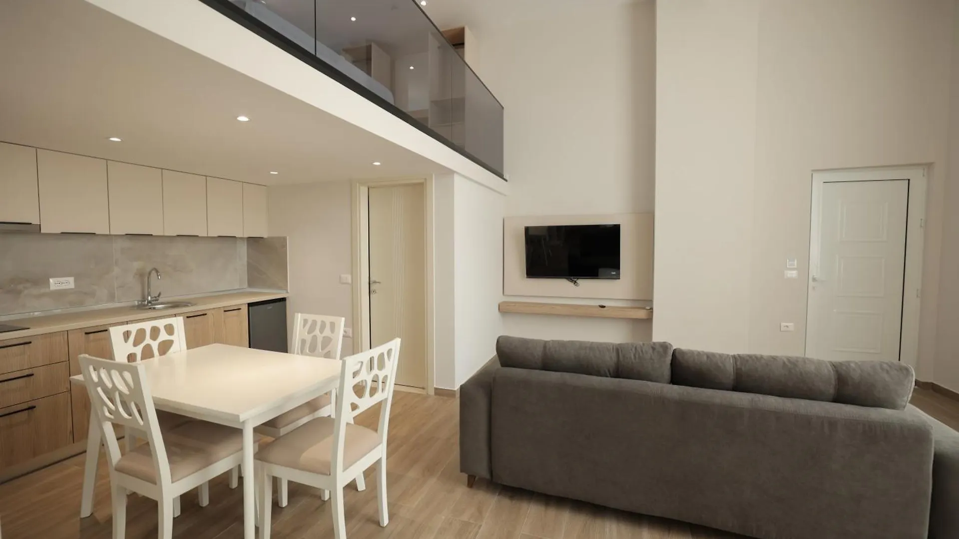Duplex City Δυρράχιο 0*,  Αλβανία