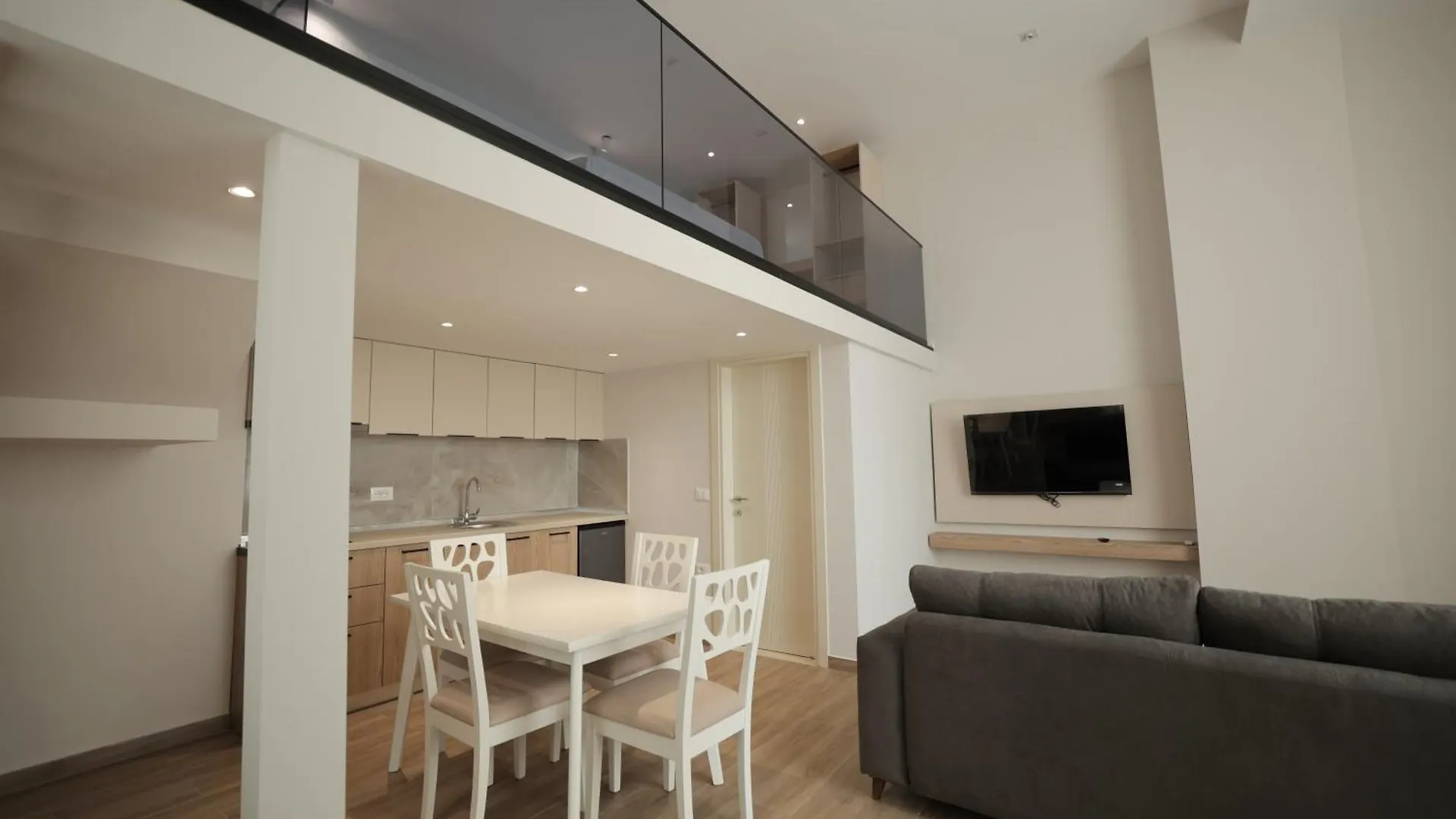 Duplex City Durrës 0*,